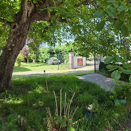 Le Relais De La Croix Blanche Saint-Germain-d'Arce
